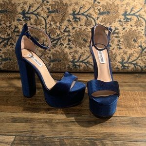 Steve Madden. Gorgeous Blue Velvet Heels.